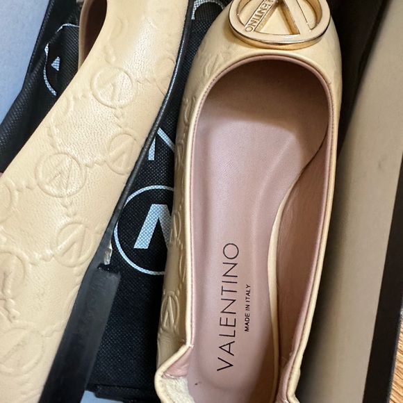 NEW Valentino flats - beige color - Picture 5 of 5
